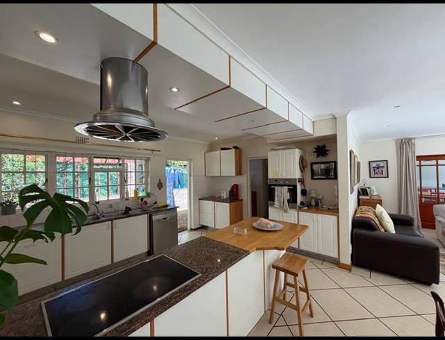 3 BEDROOM PROPERTY TO RENT IN CONSTANTIA UPPER
